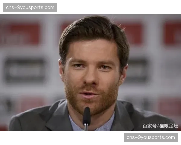 哈维-阿隆索接受专访，谈执教皇家社会首个赛季的战术理念与挑战