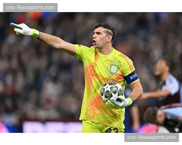 聚焦维拉门将马丁内斯：三月四场零封，他是球队冲击欧冠的最后壁垒。