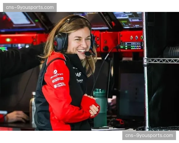 幕后功臣:红牛车队首席策略师汉娜·施密茨的赛前准备 幕后功臣:红牛车队首席策略师汉娜·施密茨的赛前准备
